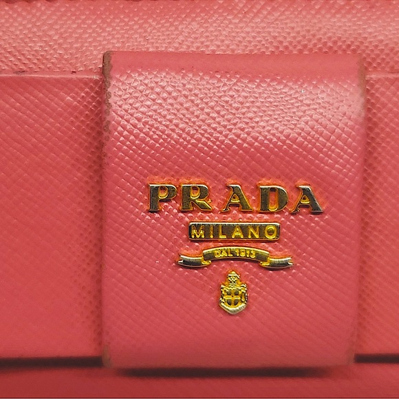 Prada Pre-loved Milano Saffiano Leather Wallet - Picture 3 of 9